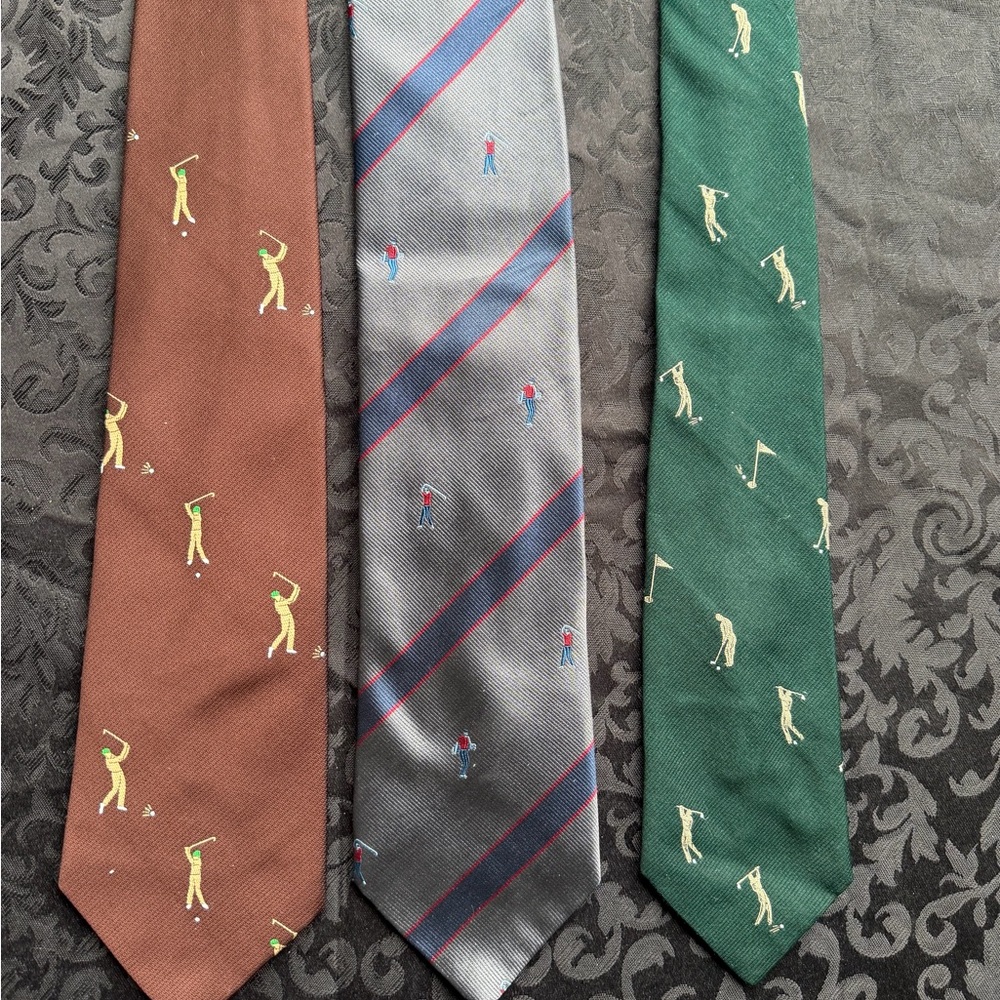 Lot of 4 Mens “Golf” Ties Ref# 10722  (some vintage)
Silk and/or polyester